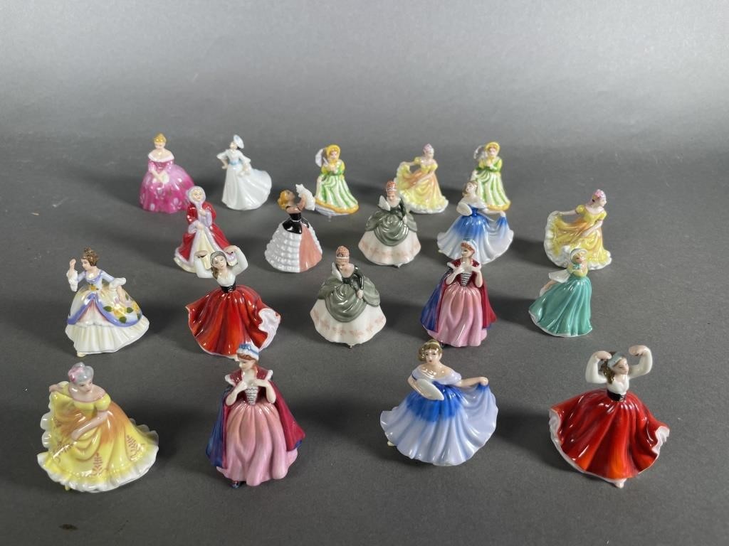 19 FIGURINES ROYAL DOULTON MINISLot 3641fa