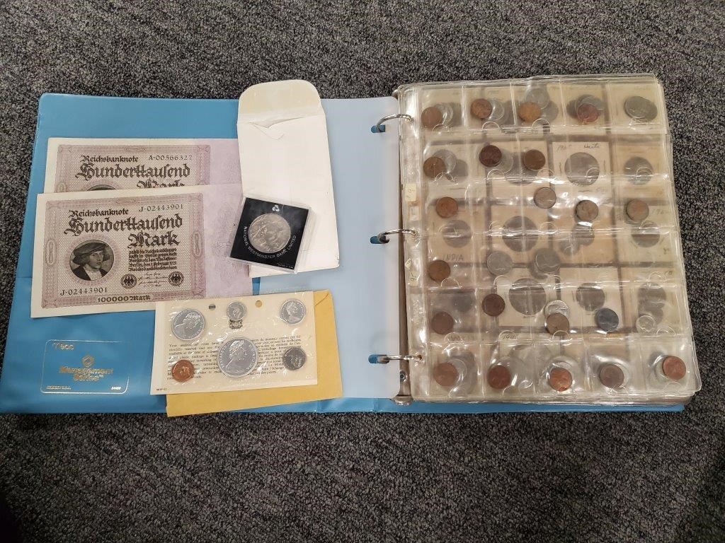 BINDER COLLECTION OF WORLD COINSBind