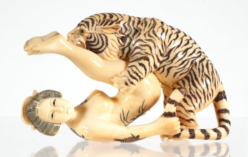 JAPANESE EROTIC NETSUKE SIGNEDJapanese 3642ce