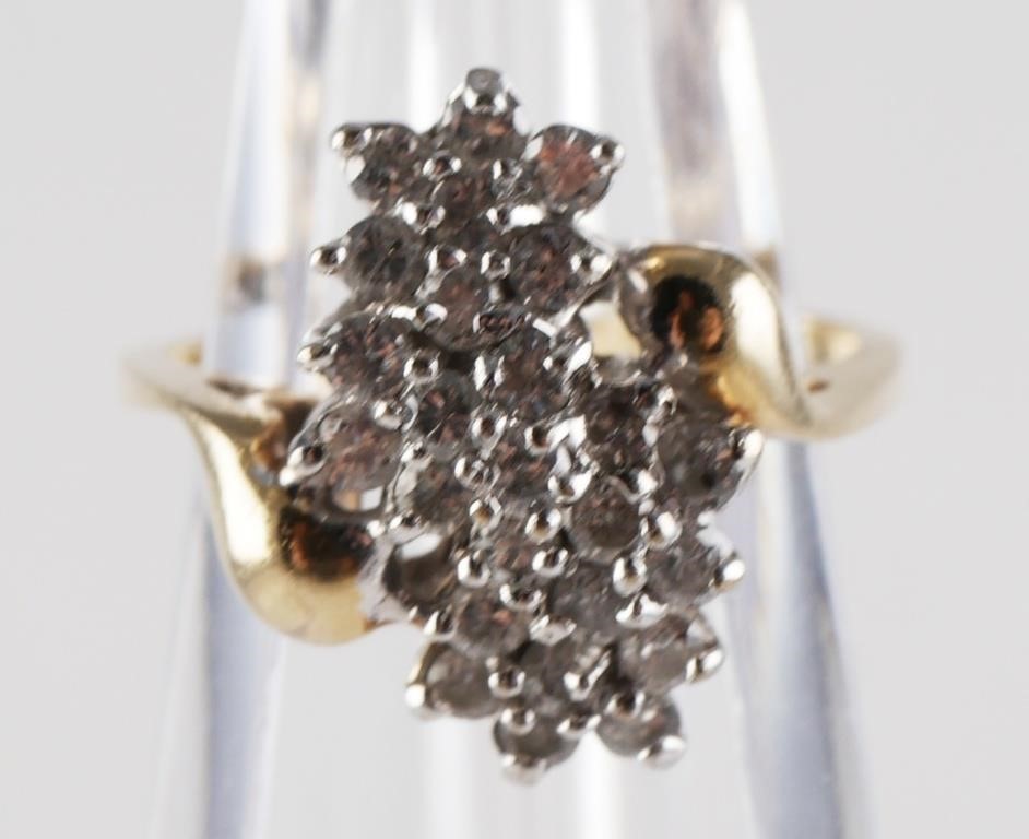 14K GOLD AND DIAMOND CLUSTER RING14k 3643b0