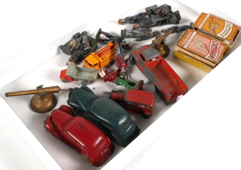 VINTAGE & ANTIQUE TOY CARS AND SOLDIERSTray