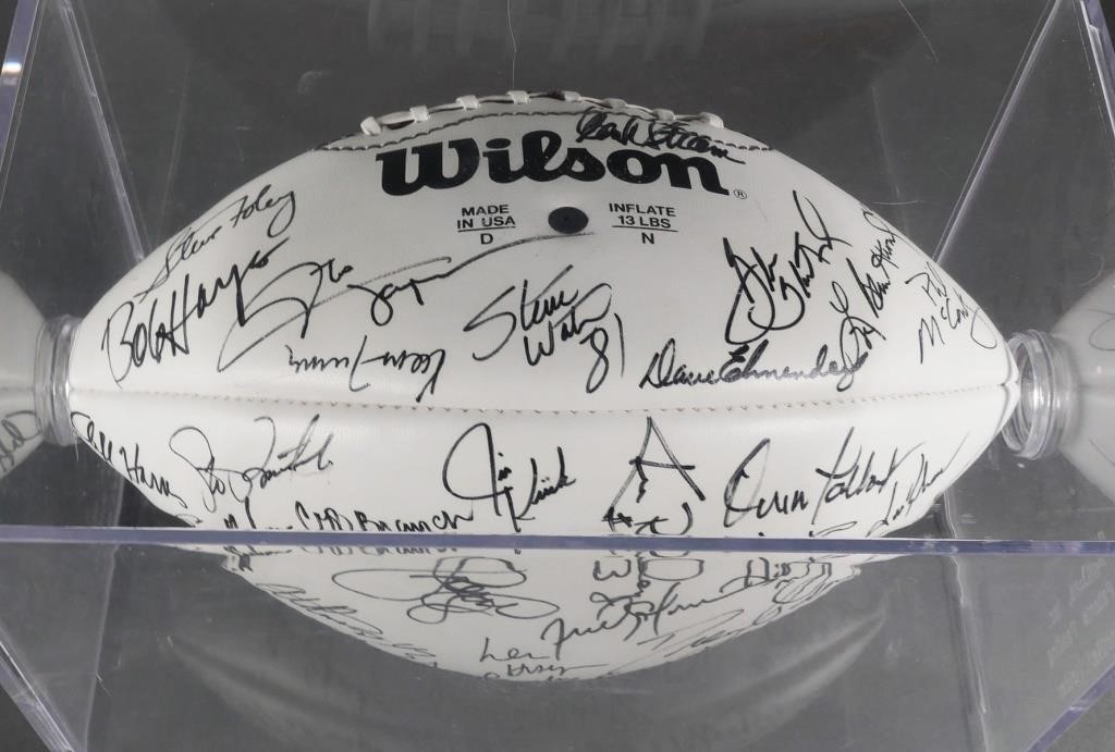 FOOTBALL SIGNED BY 40 NFL PLAYERSFootball 3644a6