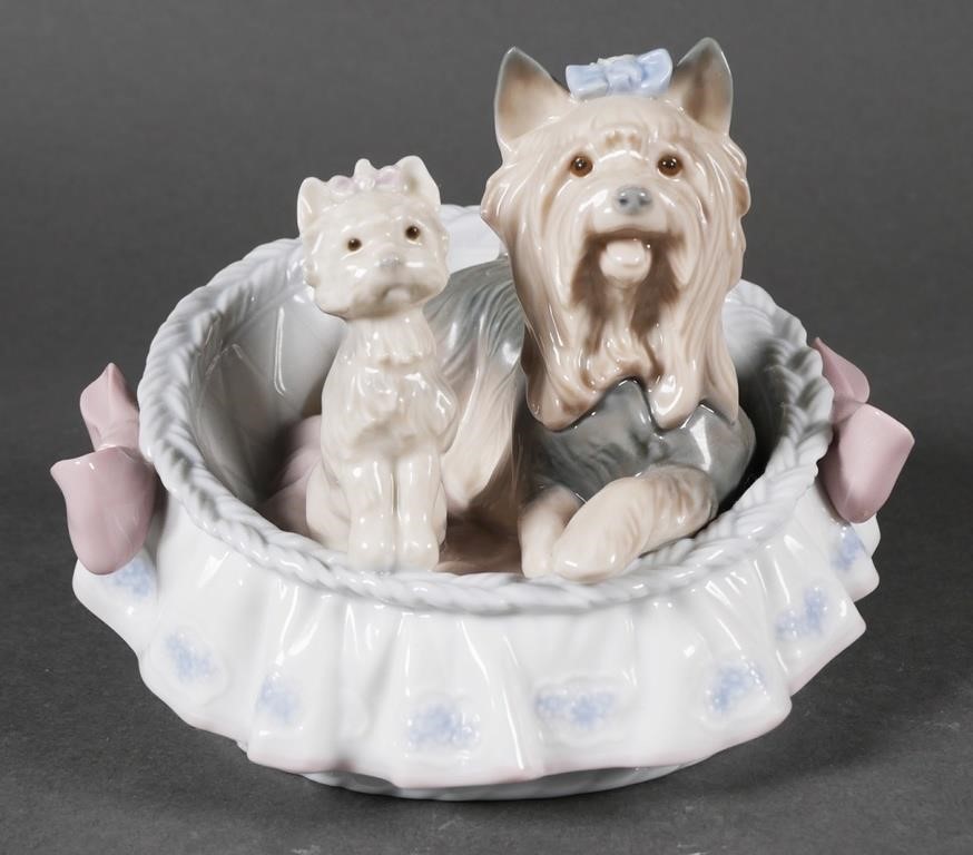 LLADRO FIGURINE 6469 OUR COZY HOMEPorcelain