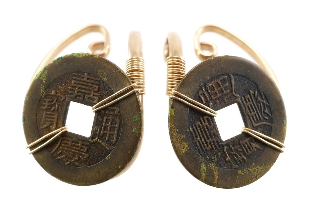 14K GOLD EARRINGS WITH CHINESE