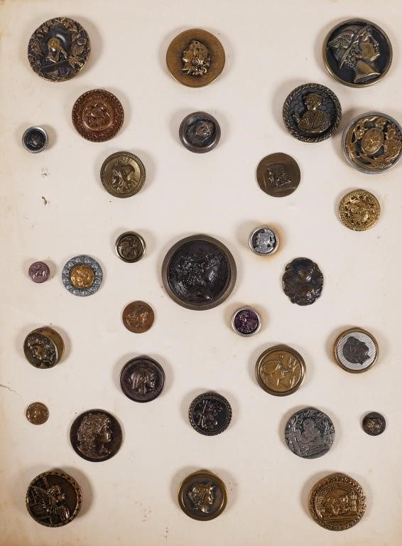 COLLECTION OF ANTIQUE METAL BUTTONSCollection 364647