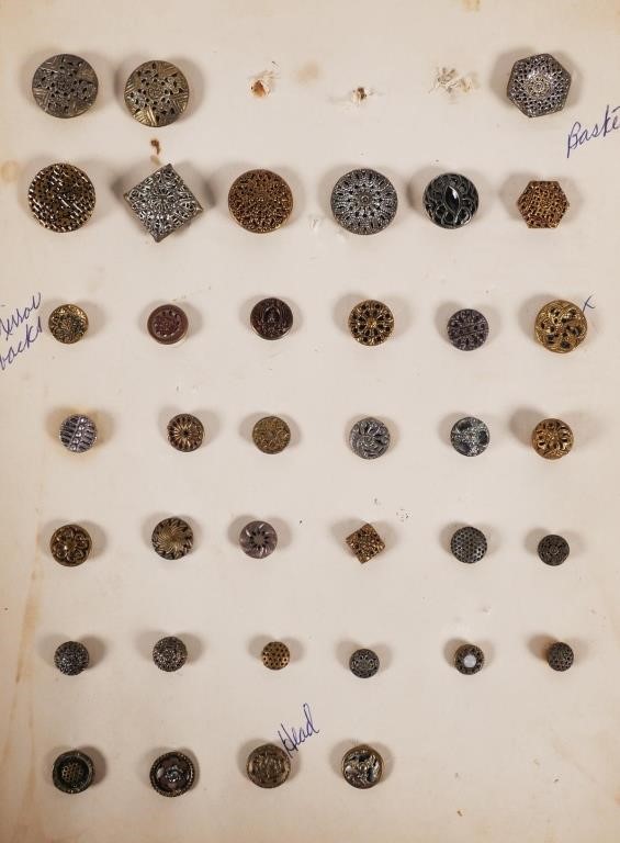 COLLECTION OF ANTIQUE METAL BUTTONSCollection