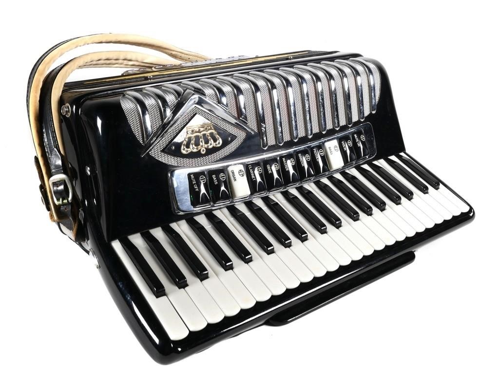 VINTAGE CROWN PIANO ACCORDION WITH