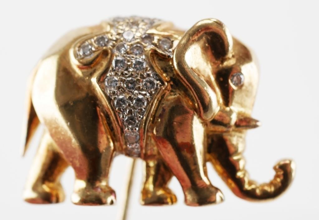 18K GOLD AND DIAMOND ELEPHANT STICK