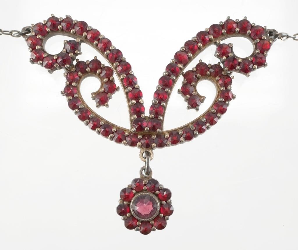 VINTAGE GARNET NECKLACEVintage 36481f