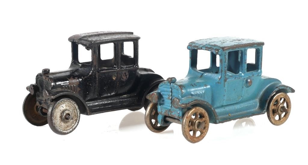  2 ANTIQUE CAST IRON MODEL T ARCADE 3648f3