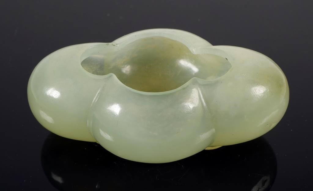 GREEN JADE QUATERFOIL BOWLGreen