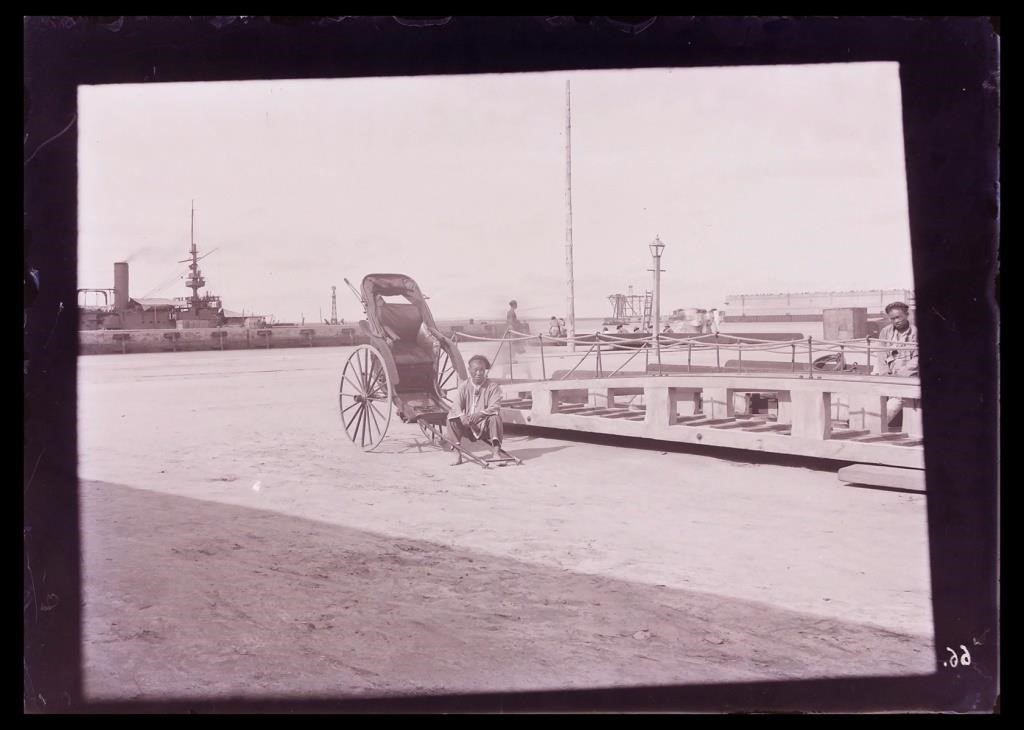 ANTIQUE 5X7 GLASS NEGATIVE CHINESE RIKSHAWCirca