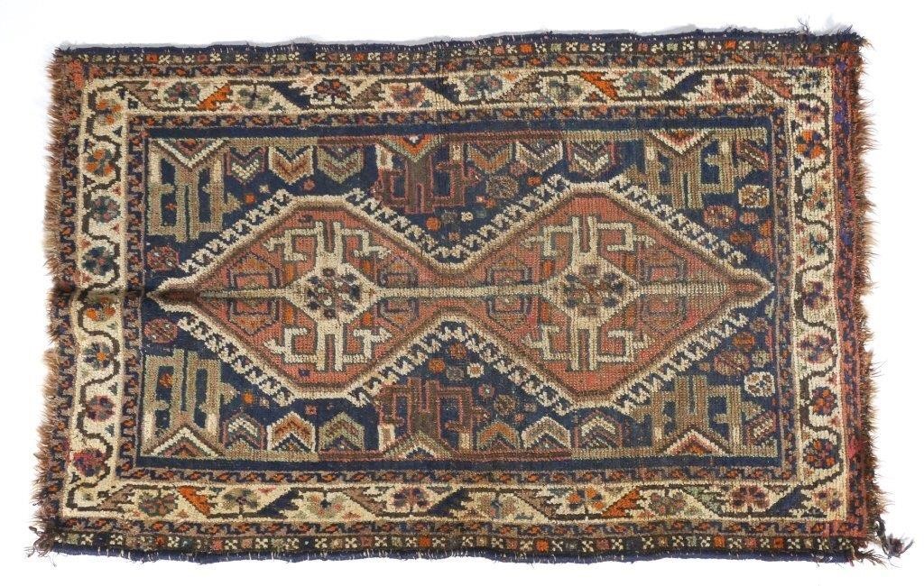 HERIZ AREA RUGRug has earth tones