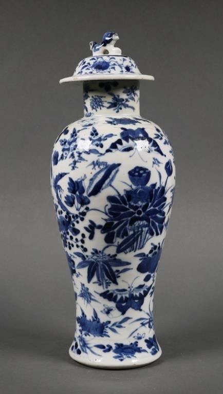 CHINESE BLUE AND WHITE KANGXI COVERED 364b68