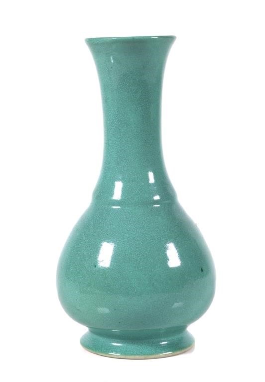 CHINESE GREEN CRACKLE GLAZED VASEChinese 364c00