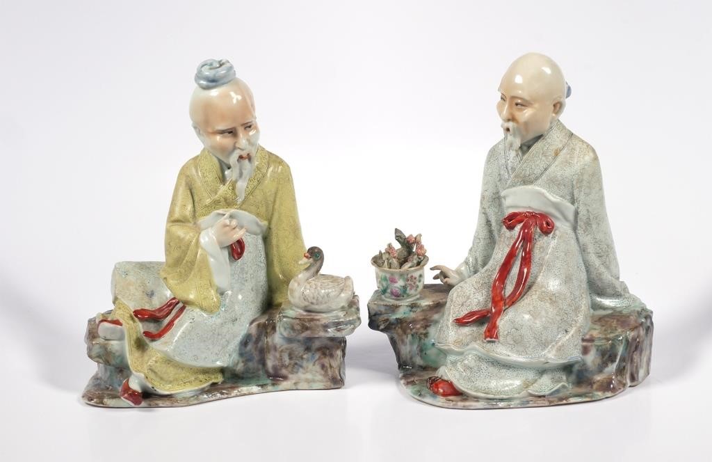  2 ANTIQUE CHINESE PORCELAIN WISE 364c2c