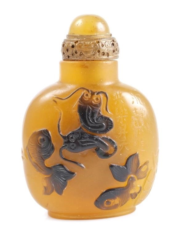 CHINESE CAMEO GLASS SNUFF BOTTLEChinese 364cb8