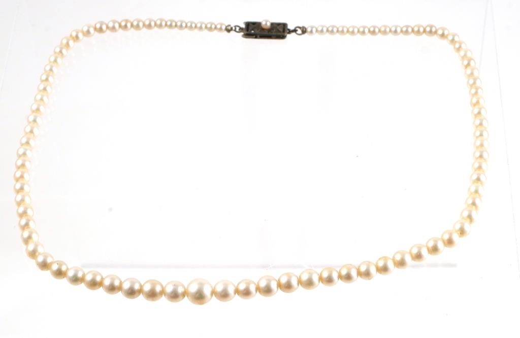 MIKIMOTO GRADUATED PEARL NECKLACEBeautiful 364d44