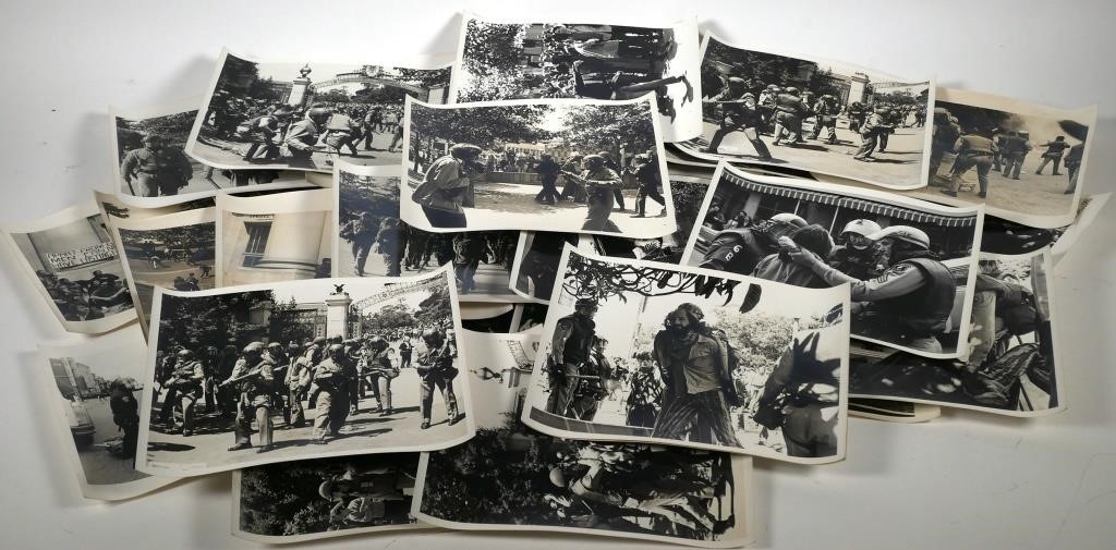 (35) CALIFORNIA PROTEST PHOTOGRAPHS–BERKELEY–197035