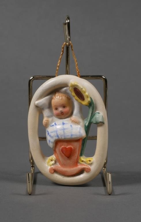 HUMMEL TINY BABY IN CRIB WALL PLAQUE