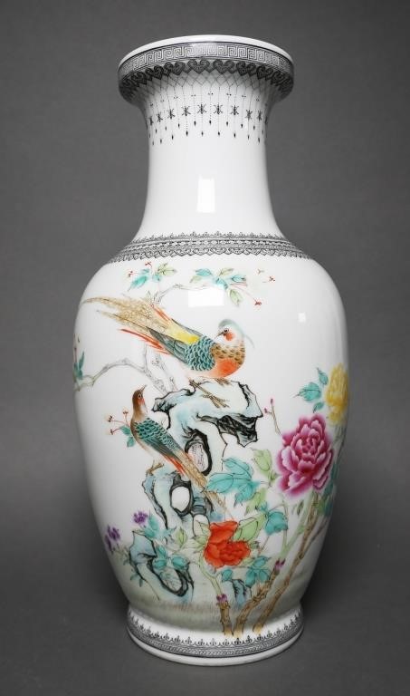 CHINESE HAND PAINTED PORCELAIN 36522d