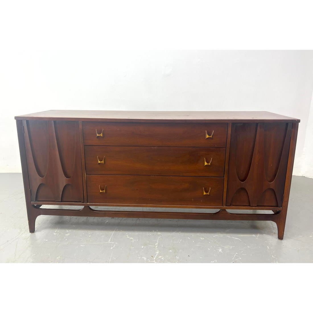 Broyhill Premier Low Chest Credenza 362ce2