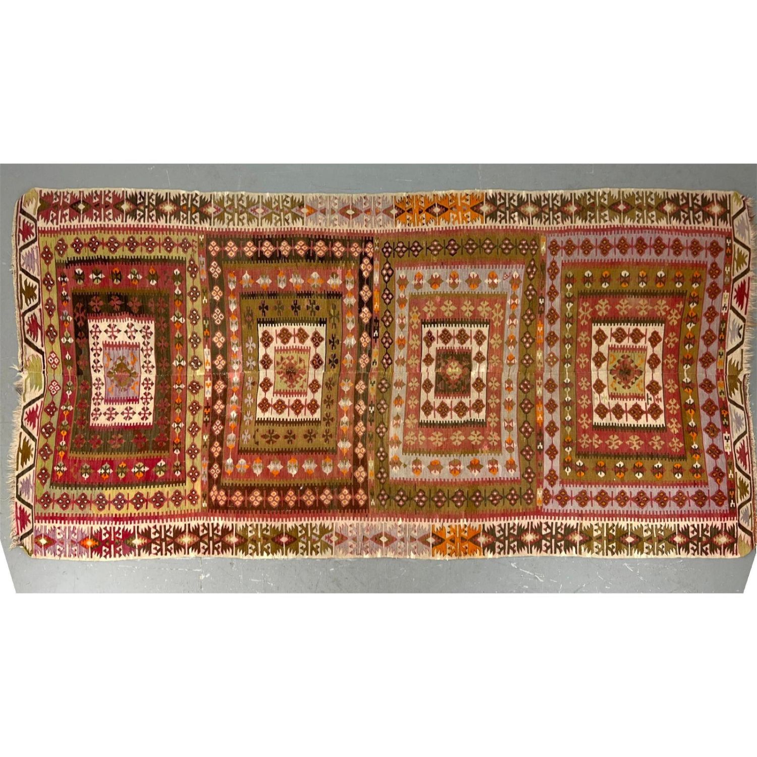 5' X 12' Flat weave Carpet Rug.