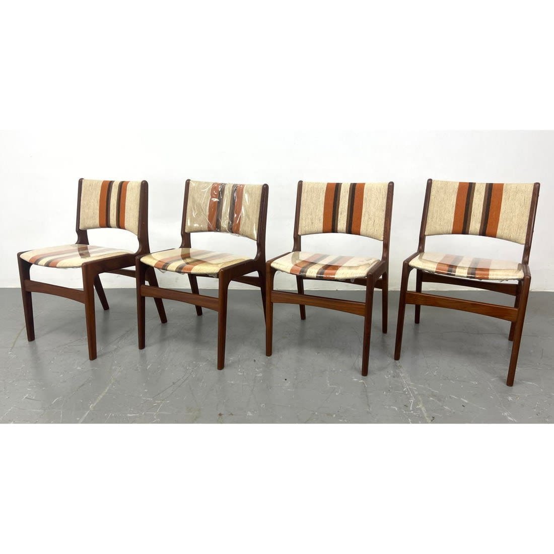 Set 4 Danish Modern Teak Modern 362e11