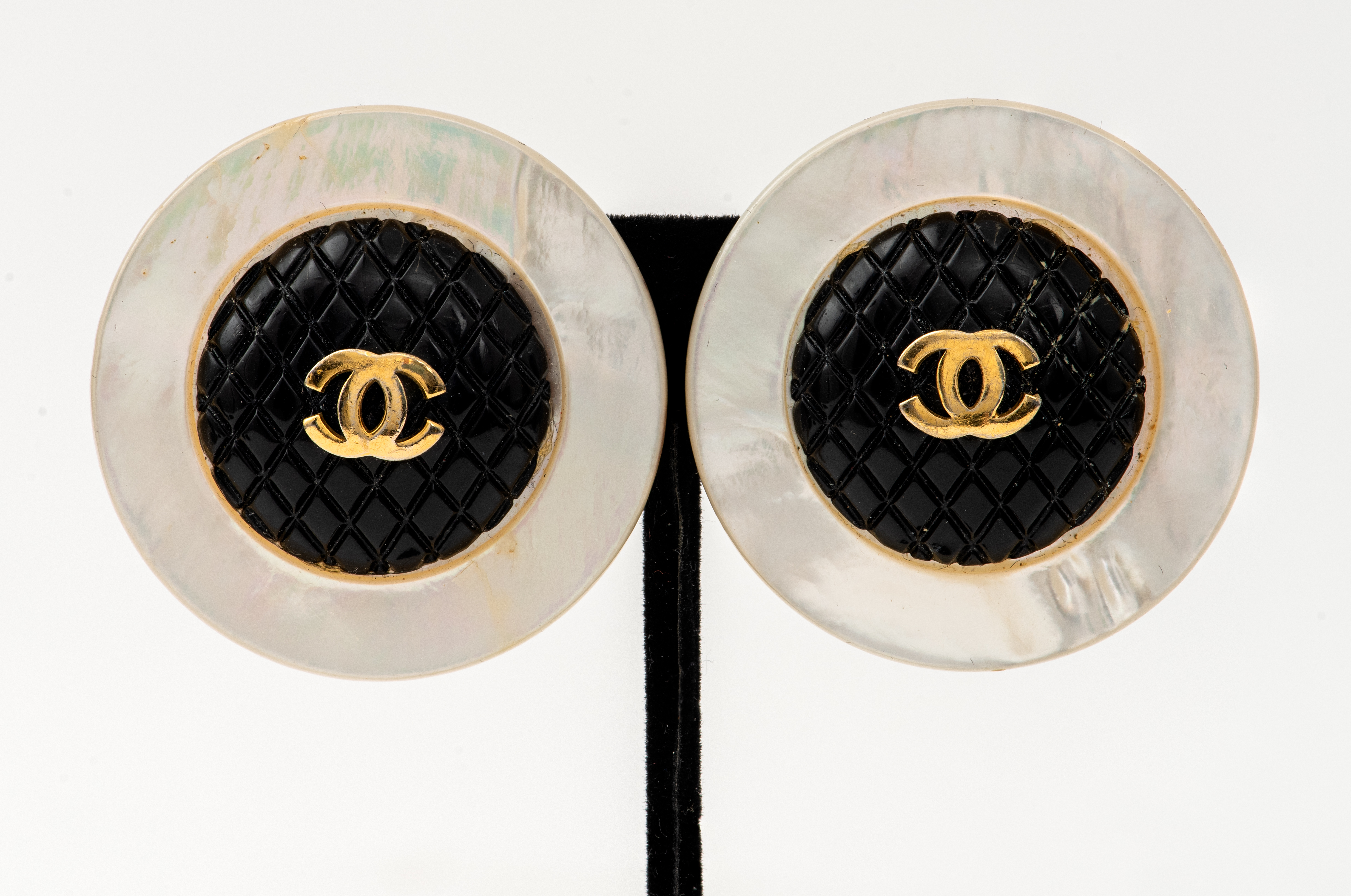 CHANEL ABALONE CIRCLE EARRINGS 363451