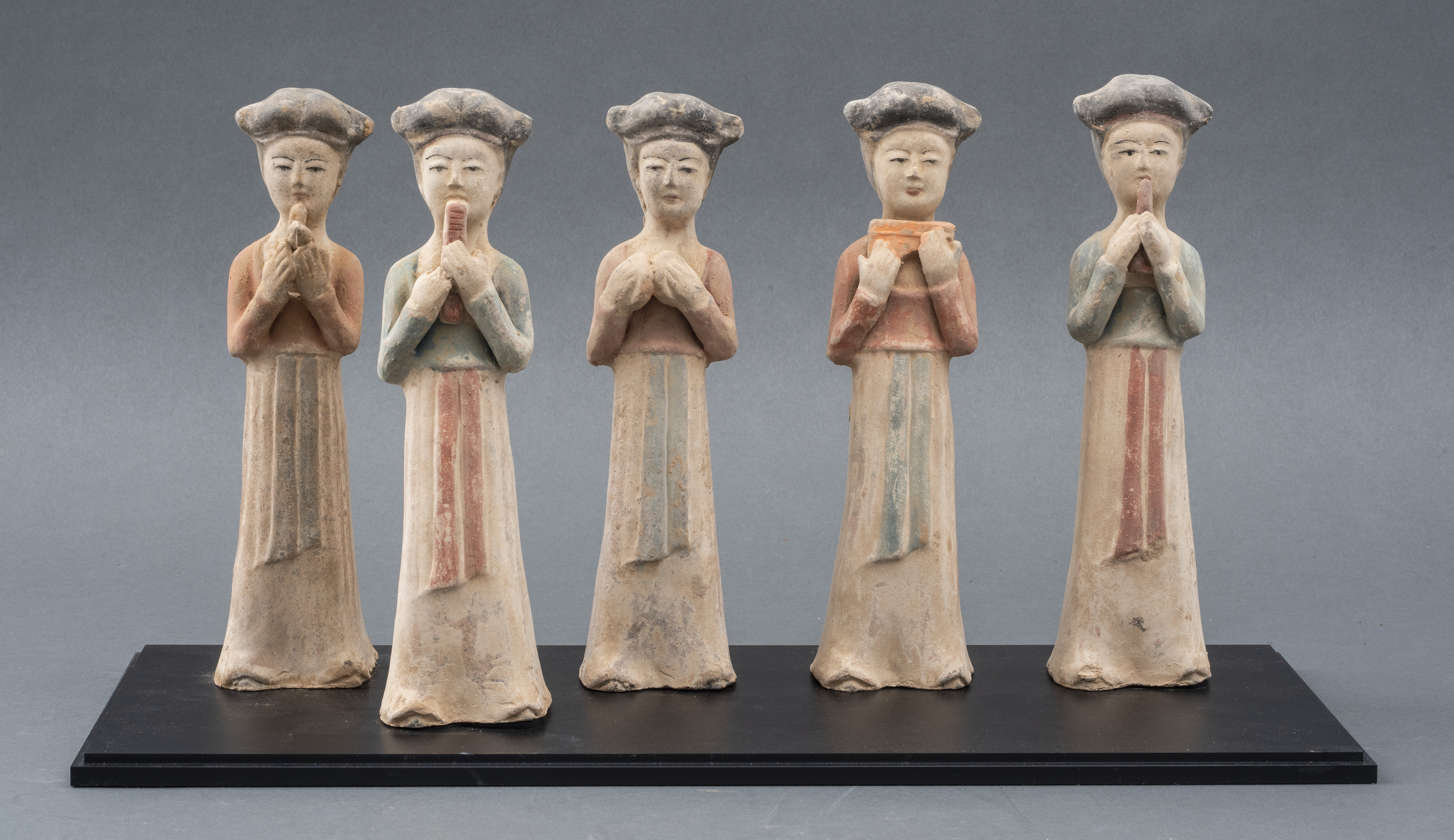 GROUP OF TANG POTTERY MUSICIANS 363522