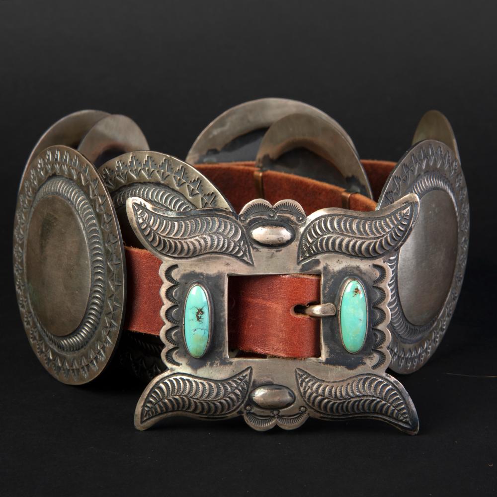 DINé [NAVAJO], LARGE SILVER CONCHO