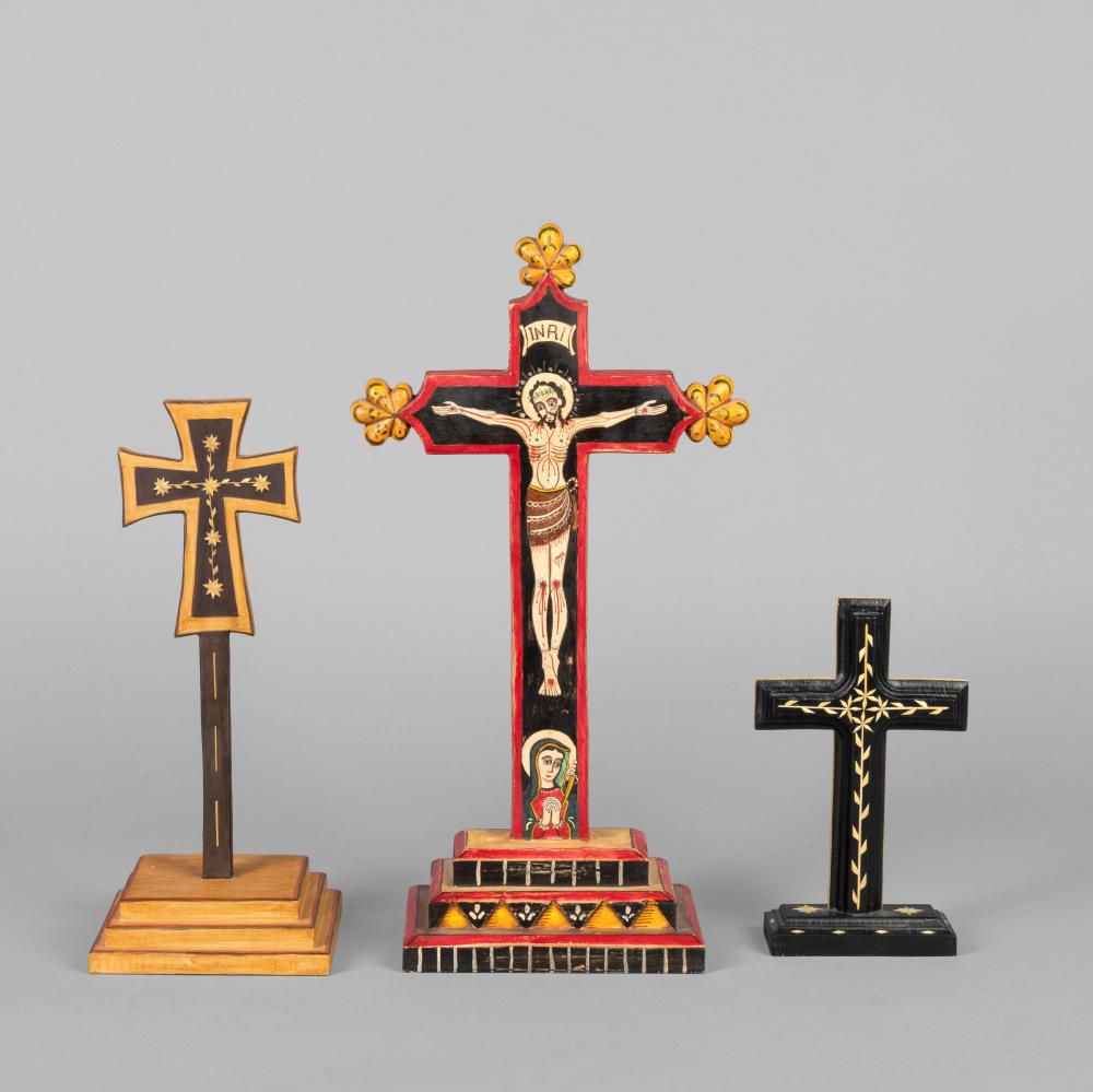 GROUP OF THREE CRUCIFIXES: CRISTO