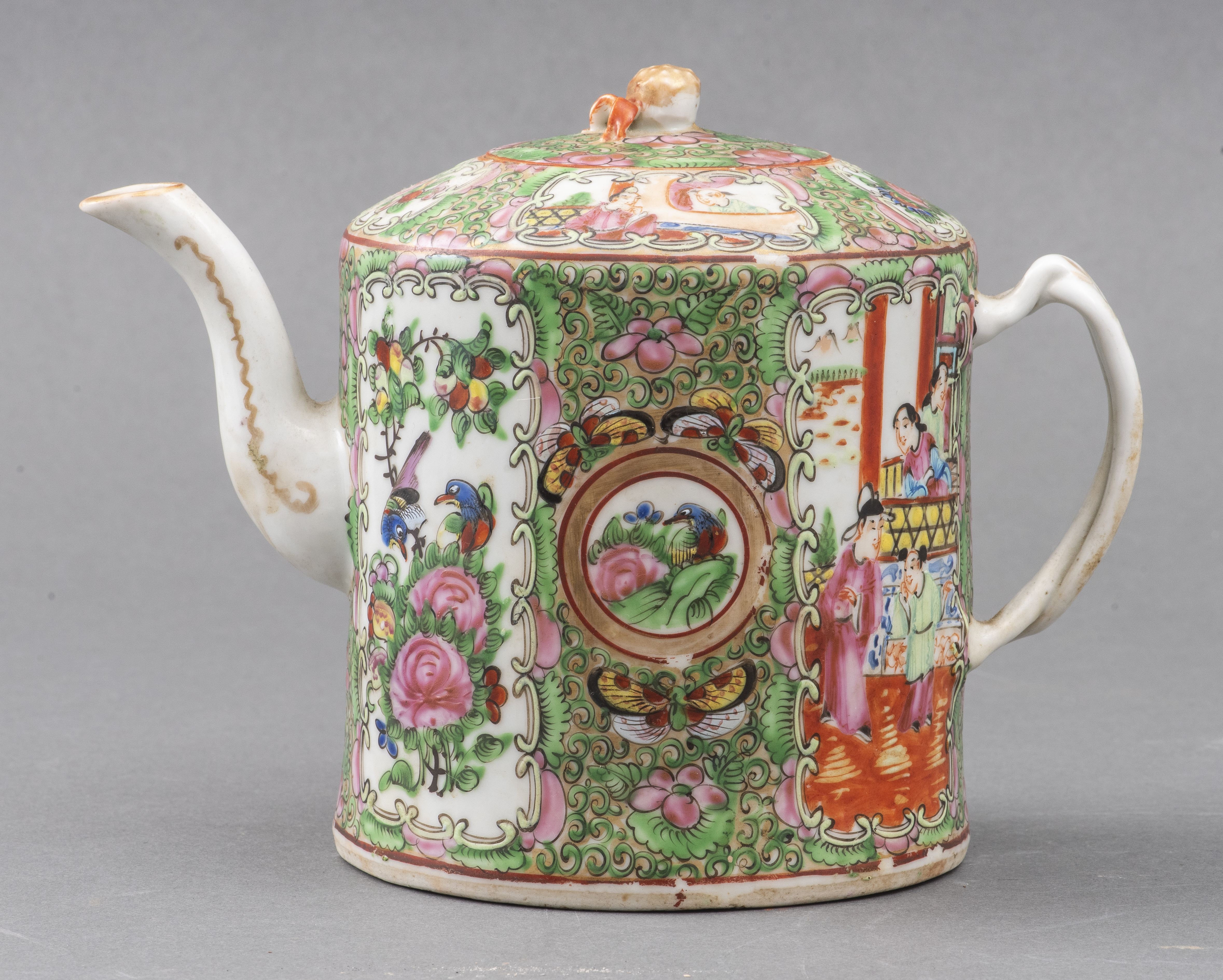 CHINESE ROSE MEDALLION TEAPOT  36380c