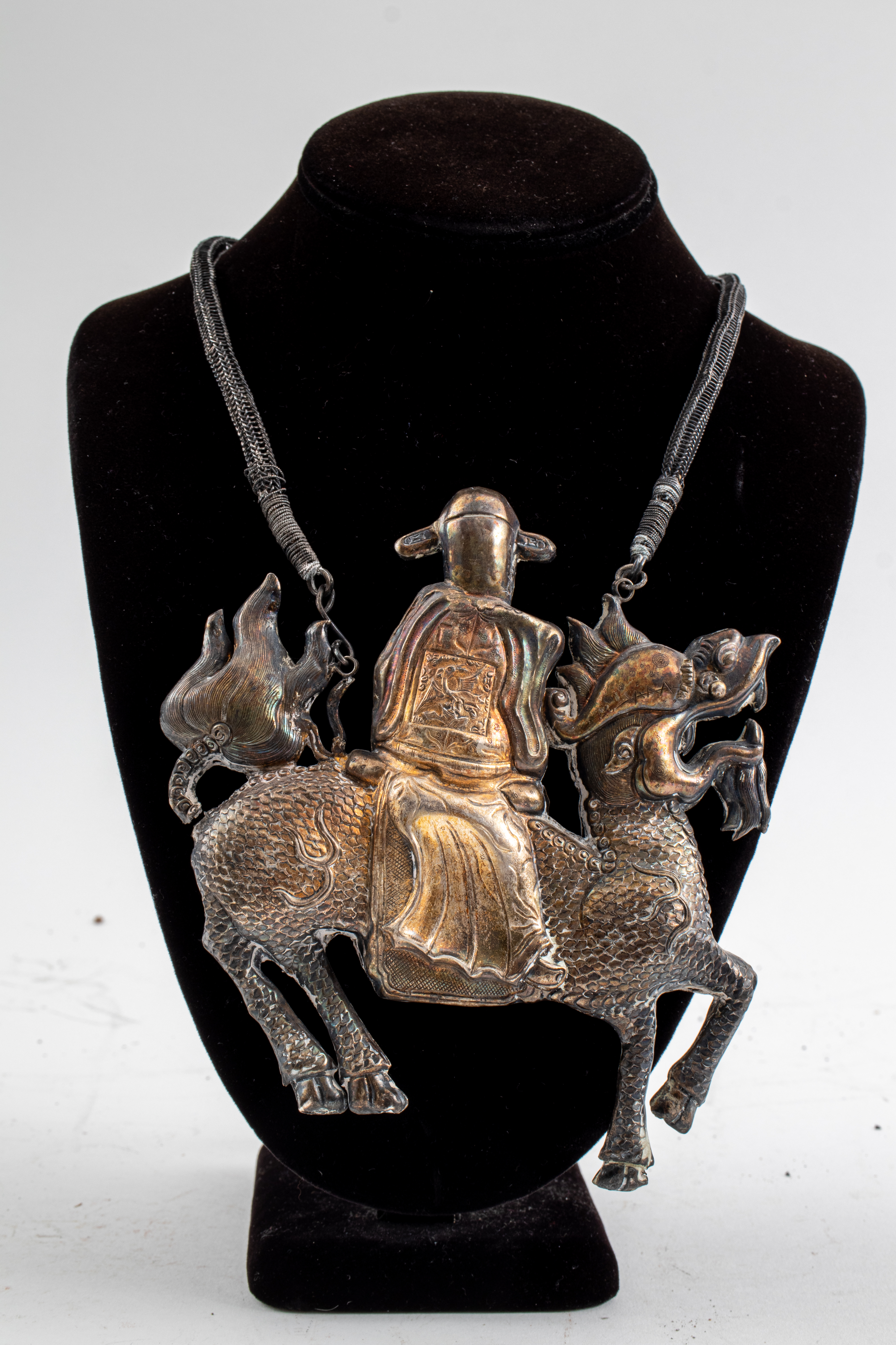 CHINESE SILVER NECKLACE WITH QILIN