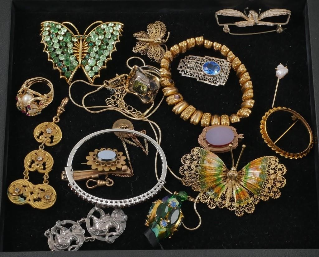 TRAY LOT VINTAGE COSTUME JEWELRY