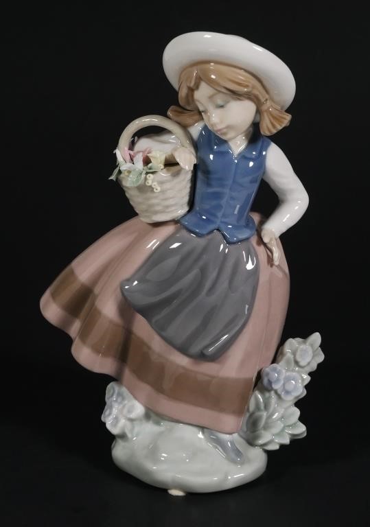 LLADRO GIRL WITH FLOWER BASKET
