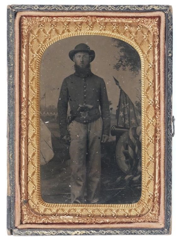 TINTYPE, CIVIL WAR SOLDIER W/ COLT PISTOLA