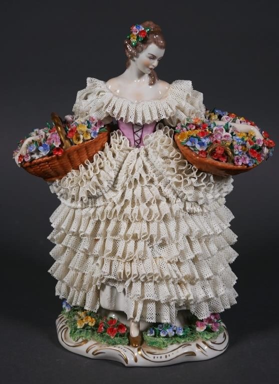 SITZENDORF DRESDEN PORCELAIN LACE LADY