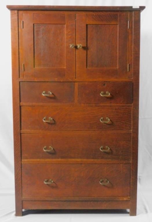 MISSION OAK GENTLEMANS CHEST, CA. 1910.Quartersawn