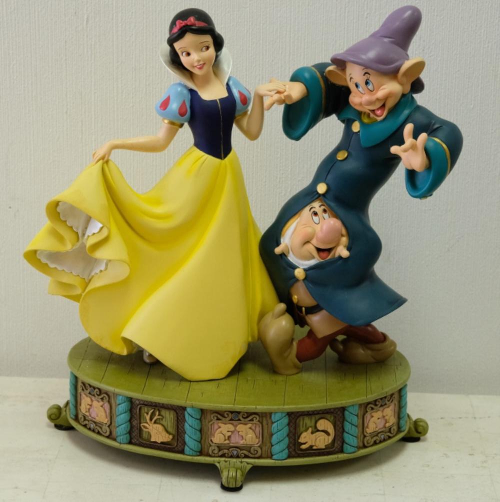 MEDIUM DISNEY SCULPTURE SNOW WHITE 366731