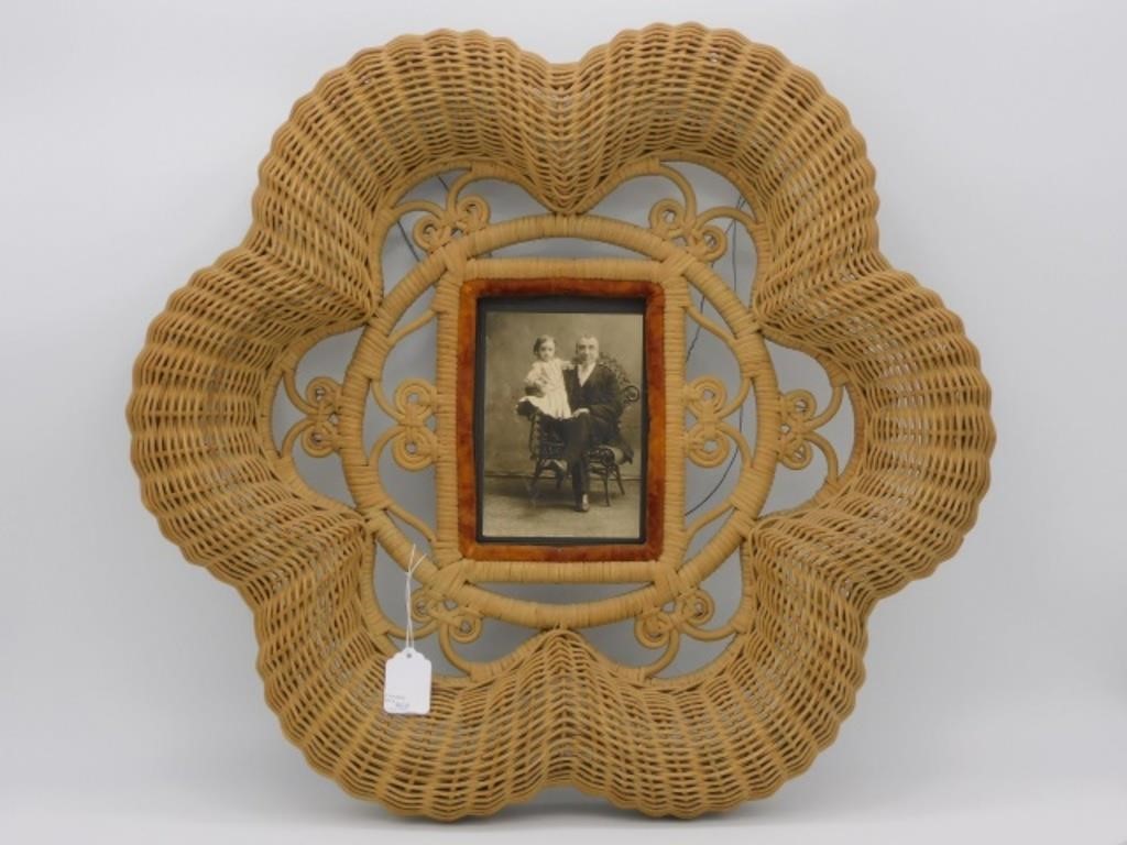 VICTORIAN WICKER FRAME CA 1890  366789