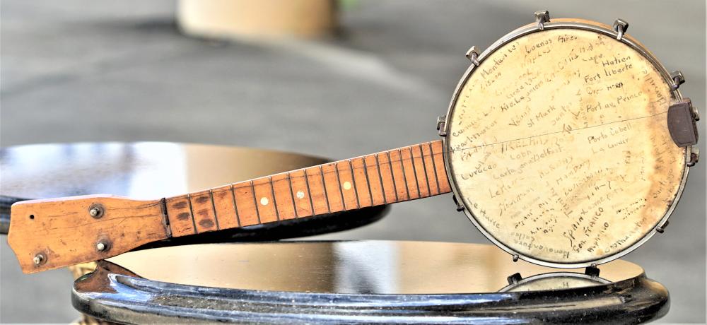 ANTIQUE AMERICAN BANJO UKULELEAntique