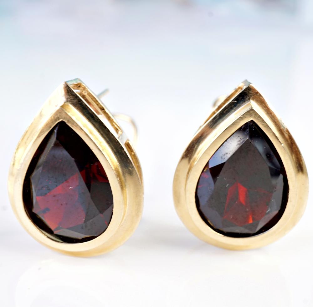 18K YG 18CT GARNET EARRINGSMassive 3668b5