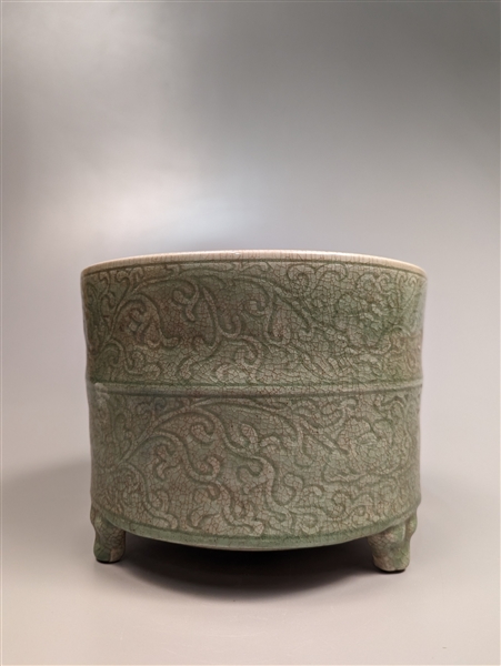 Large Chinese Longquan-style crackled