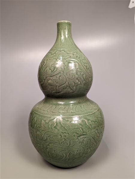 Large Chinese Longquan-style, carved