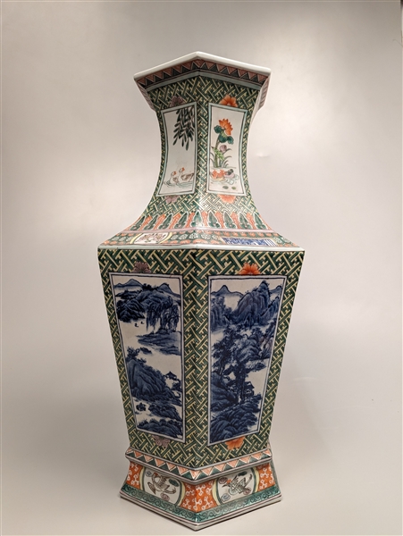 Tall Chinese Qianlong-style, Famille