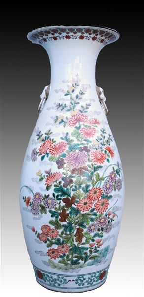 Large Chinese porcelain vase with