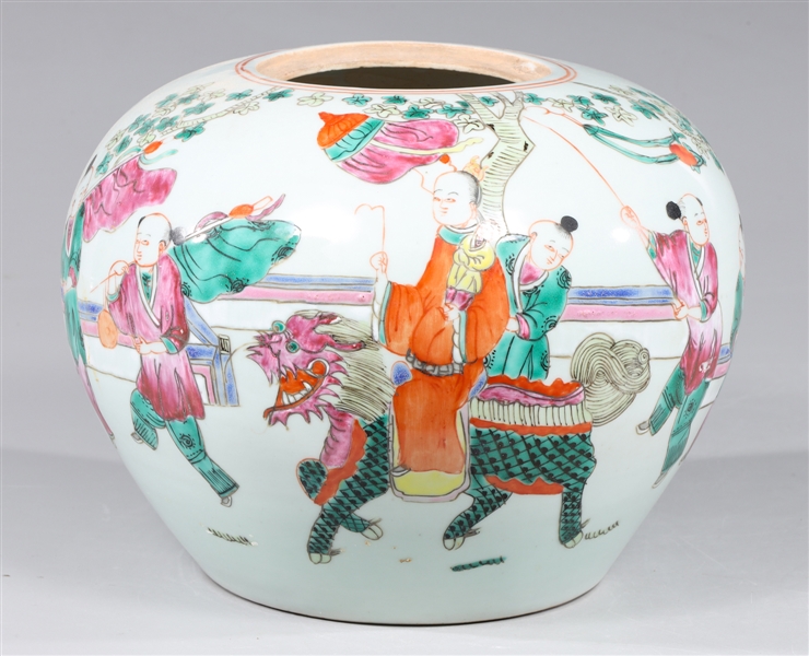 Chinese porcelain jar depicting