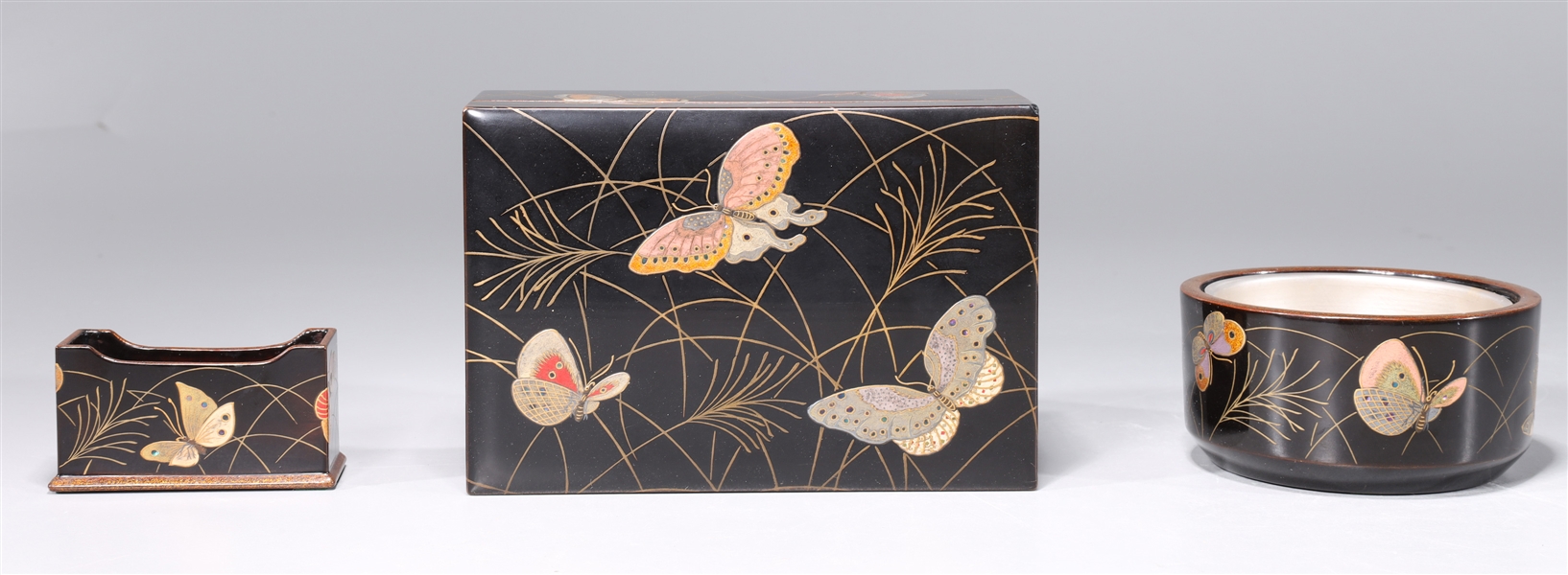 Group of three Japanese lacquered 366af3