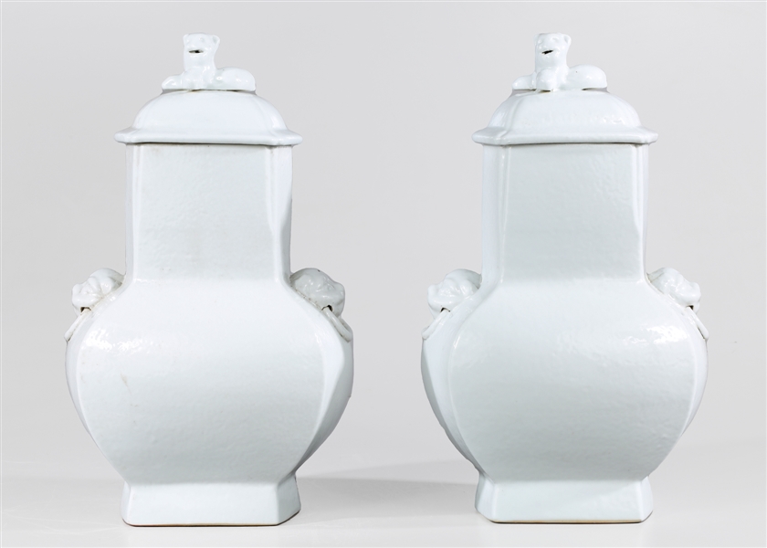 Pair of Chinese ceramic blanc de 366b0c